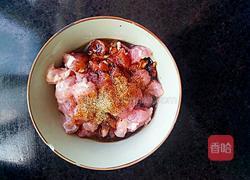 肉丁爆炒毛豆的做法图解2