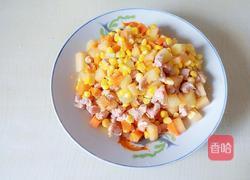 胡萝卜玉米哈密瓜炒肉丁的做法图解10