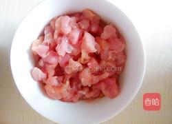 胡萝卜玉米哈密瓜炒肉丁的做法图解3