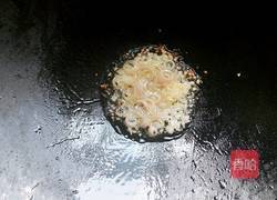 胡萝卜玉米哈密瓜炒肉丁的做法图解6