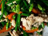 韭菜苔甜椒炒肉片的做法[图]