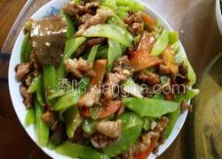莴笋炒鸡腿肉