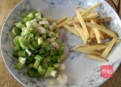 木耳炒千张的做法图解1