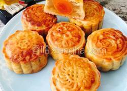 莲蓉蛋黄月饼