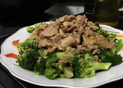 浇肉西兰花