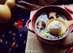 菠菜蘑菇汆丸子汤