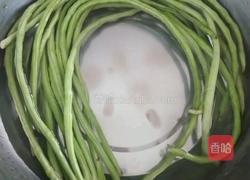 五花肉炒菜豆的做法图解1