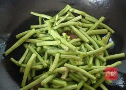 五花肉炒菜豆的做法图解6