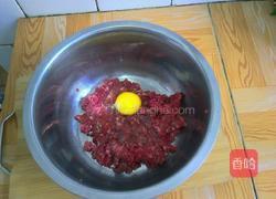 汆牛肉丸子的做法图解2