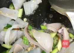 青椒炒鱿鱼的做法图解4