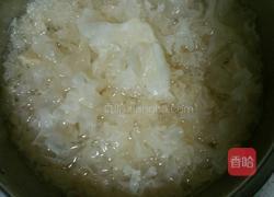 冰糖雪梨银耳的做法图解1