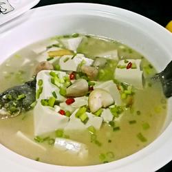 青菱鲫鱼豆腐汤