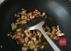 木耳腐竹炒透的做法图解2
