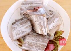 辣味蒜子带鱼的做法图解1