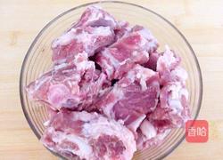 排骨炖土豆的做法图解1