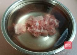 家常莲藕排骨汤的做法图解2