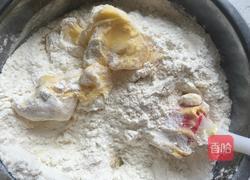 酥皮鲜肉榨菜月饼的做法图解2