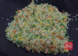 五彩黄金炒饭的做法图解6
