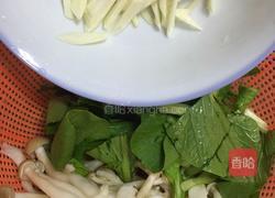 茭白青菜菌汤的做法图解1