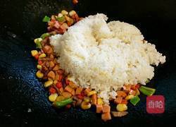 五彩火腿炒饭的做法图解6