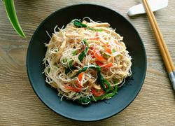 耗油鸡丝炒米粉