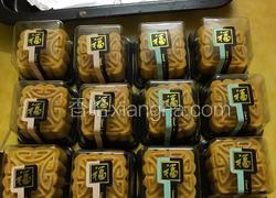 莲蓉蛋黄月饼