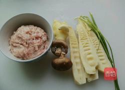 竹笋猪肉饺子的做法图解1