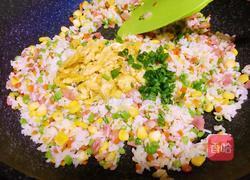 五彩黄金炒饭的做法图解9