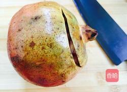 榨石榴汁的做法图解2