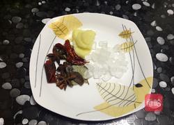 土豆红烧肉的做法图解1