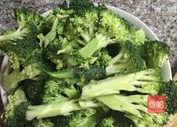 清炒西兰花的做法图解1