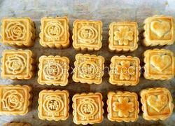 莲蓉蛋黄月饼