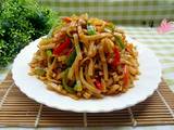 三丝炒河粉
