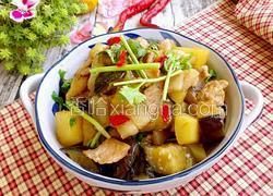 五花肉炖茄子土豆