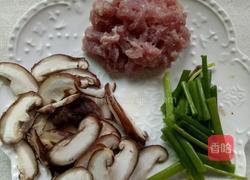 香菇炒面的做法图解1