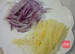 土豆洋葱鸡蛋饼的做法图解1