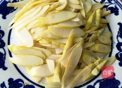 竹笋辣椒炒肉的做法图解3