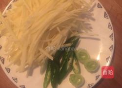 尖椒土豆丝的做法图解1
