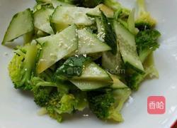 西兰花拌黄瓜的做法图解6