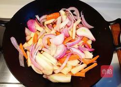 土豆烧牛腩的做法图解3