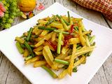 土豆条炒蒜苔