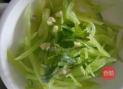 凉拌莴笋丝儿的做法图解3