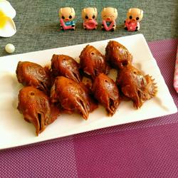 香辣酱鸡头的做法[图]
