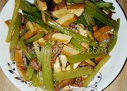 芹菜香干肉丝