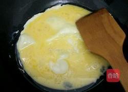油菜鲜虾鸭蛋汤的做法图解2