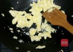 油菜鲜虾鸭蛋汤的做法图解3