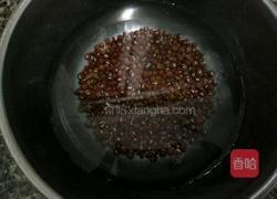薏米红豆粥的做法图解2