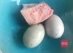 海鲜版皮蛋瘦肉粥的做法图解3