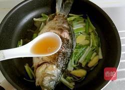 葱烧鲫鱼的做法图解10