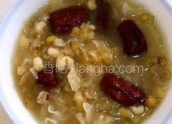 银耳绿豆薏米糖水